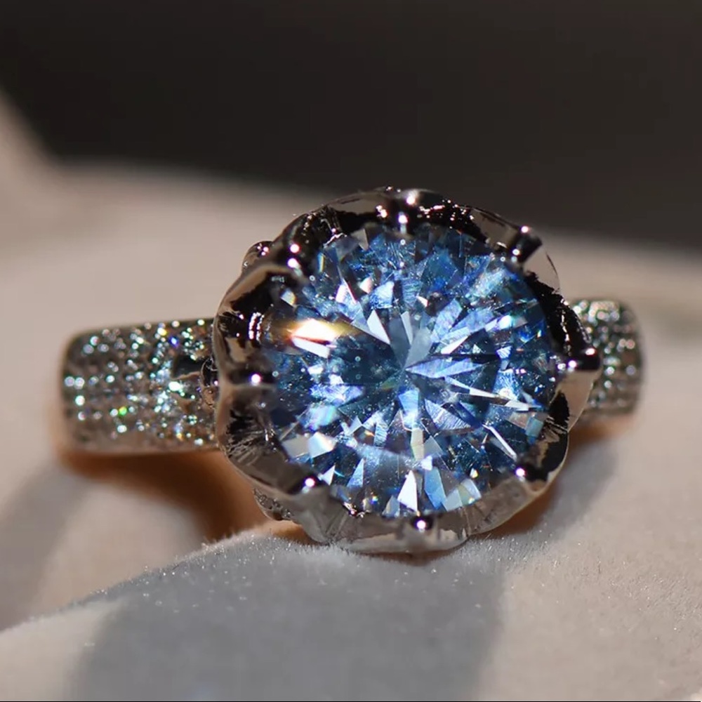 💍NEW SILVER DIAMOND QUEEN CROWN ENGAGEMENT RING💍 - Picture 4 of 5